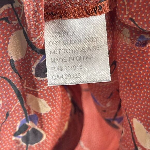 Yumi Kim Silk Blouse Womens Size M Red Floral 3/4 Sleeve Scoop Neck Button Front - Picture 7 of 7